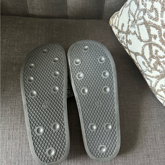 SOLD Men Comfy Sandal Slides - Picture 3 of 4